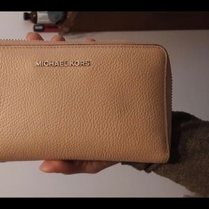 Michael Kors wallet (new)